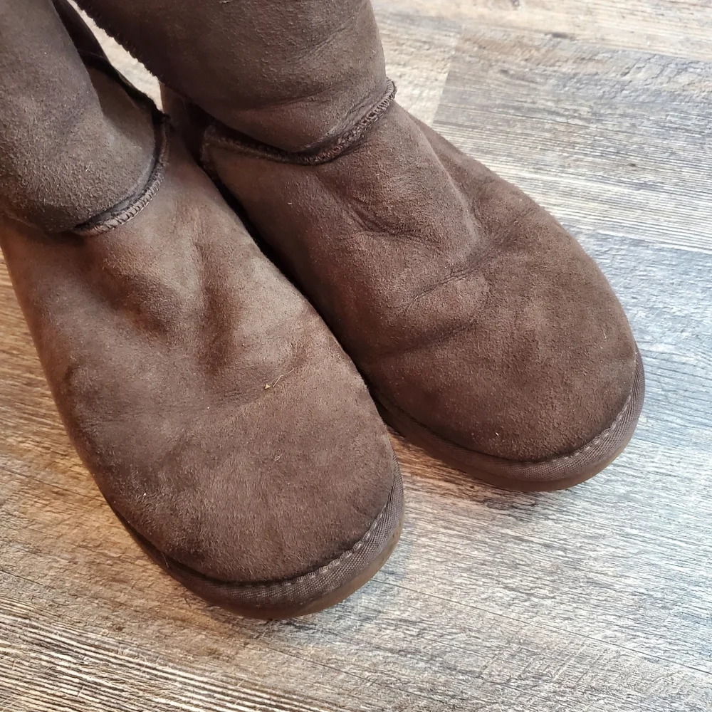 UGG classic short suede leather brownstone winter boots women size 9